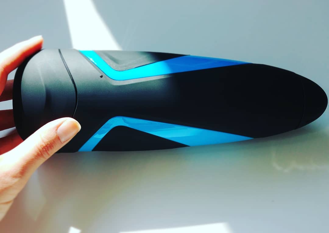 Satisfyer Men One 飛機杯 符合手部人體工學的握感