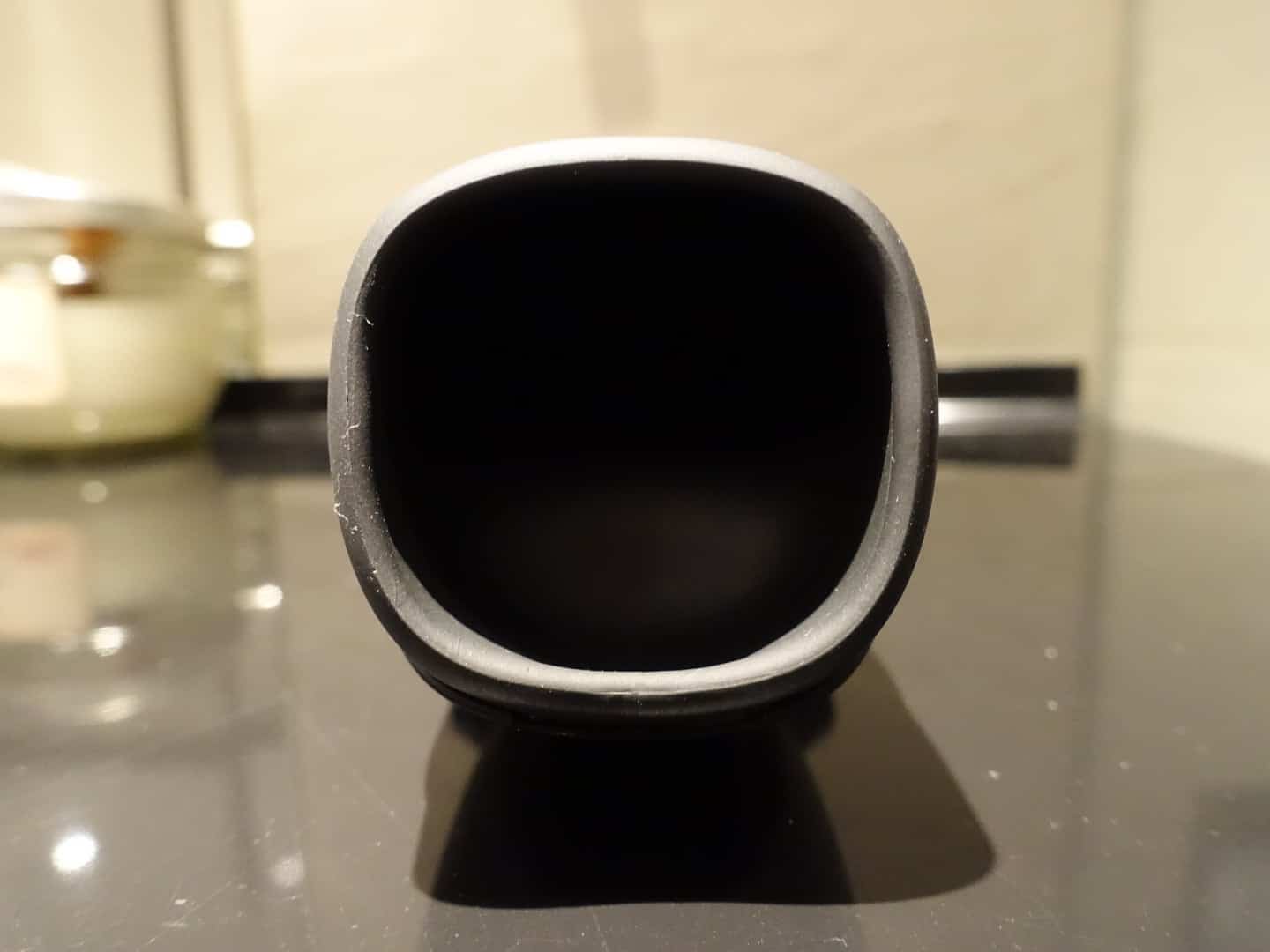 震動紓壓器親膚矽膠進入口,直徑約 4.5 公分