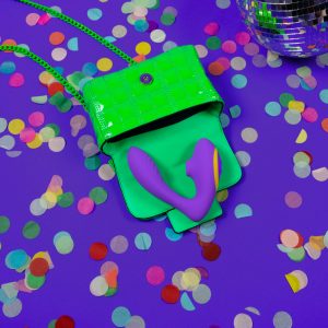 ROMP Reverb 丁香紫吸吮震動器官方產品照 06,深青色品牌背景